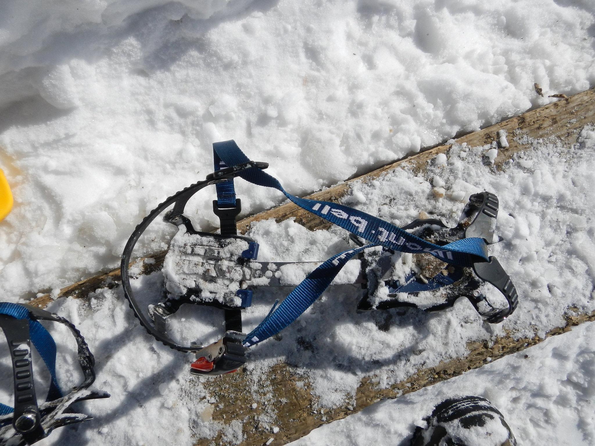 アイゼンおすすめ8選｜12本爪は本格雪山登山向き！選び方や装着方法は？｜山行こ